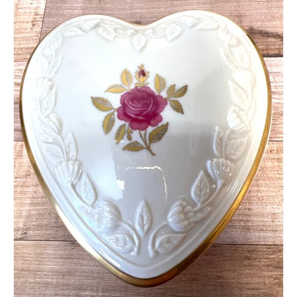 Lenox Heart-Shaped Porcelain Trinket Box With Rose Design & Gold Trim - Picture 1 of 4